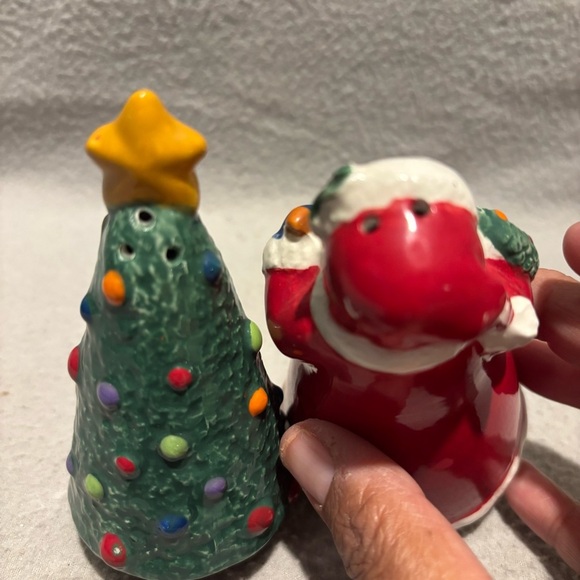 GKRO Santa and Christmas Tree 4 Inch Tall Salt Pepper Shakers Set - Picture 6 of 6